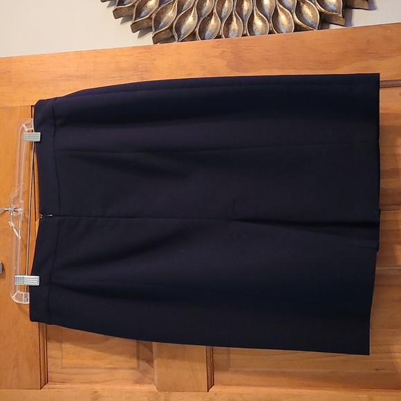 Ann Taylor Zippered Skirt - Picture 2 of 9